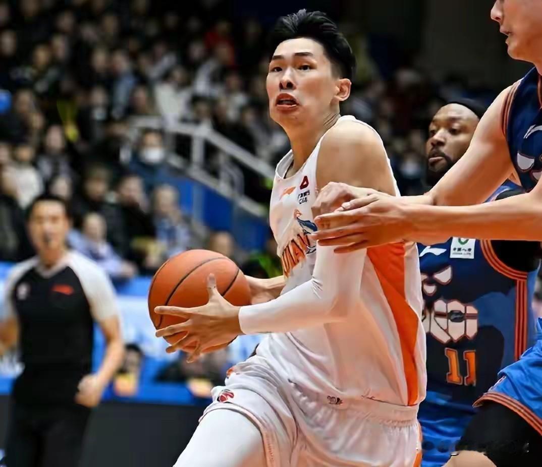 前三节10投全中27分！邹阳全场爆砍35分昨晚的邹阳真的太强了，前三节出场2