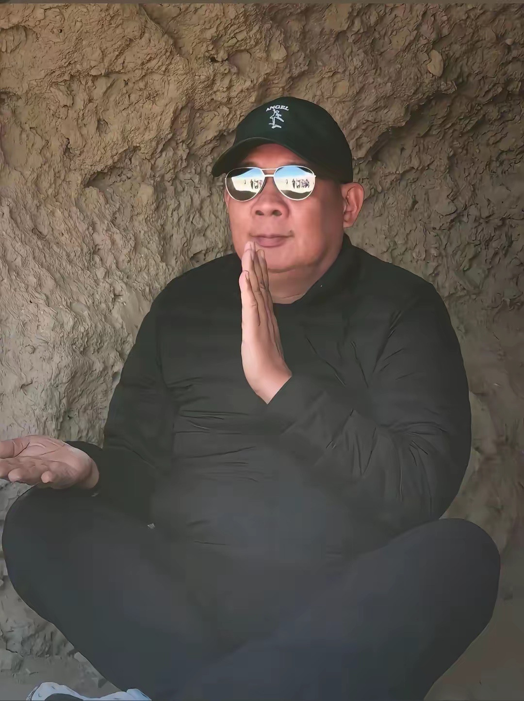 看到于东来力挺韩红我才明白李亚鹏有多清醒他既是嫣然的发起人，同样也是韩红基金会的