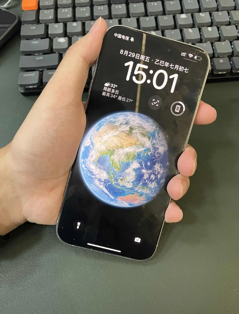 说实话，用过这么多年的苹果手机，真的有点用腻了。我的第一台iPhone，是一台二