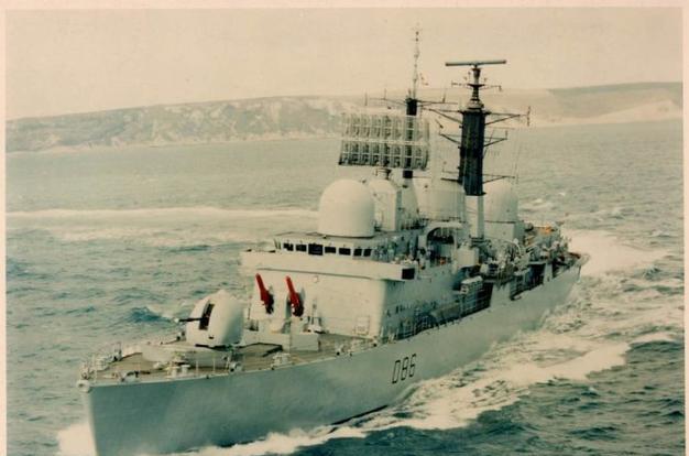 1982年马岛海域，英国核潜艇的鱼雷与阿根廷的“飞鱼”导弹，在短短三天内书