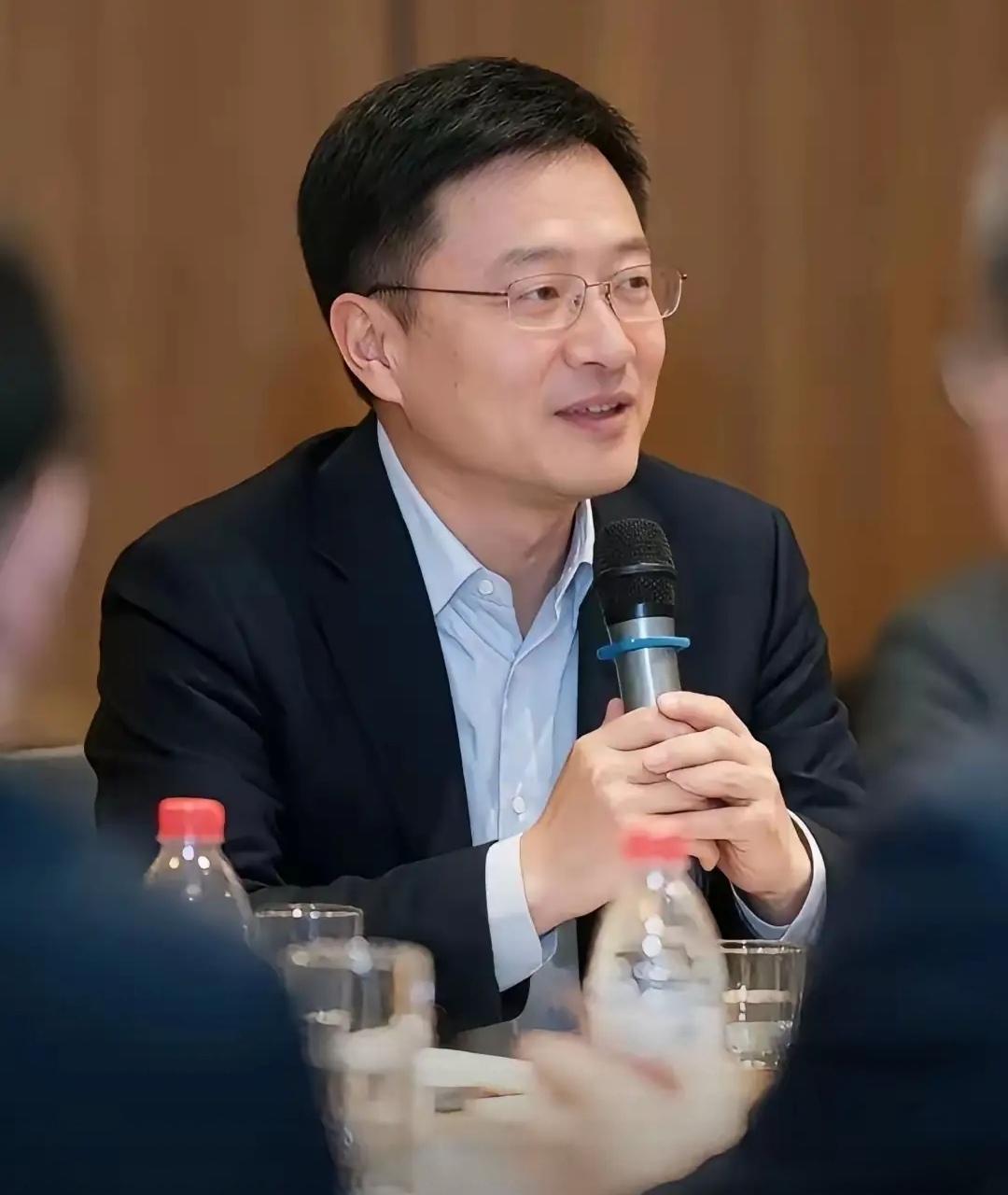这个世界，我最想不通的人就是赵海峰了，明明他才46岁，已经是央企一把手了，却