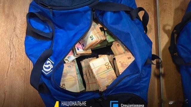 乌克兰大瓜上线，泽连斯基“钱袋”被查！据乌克兰国家反腐败局（NABU）称，乌