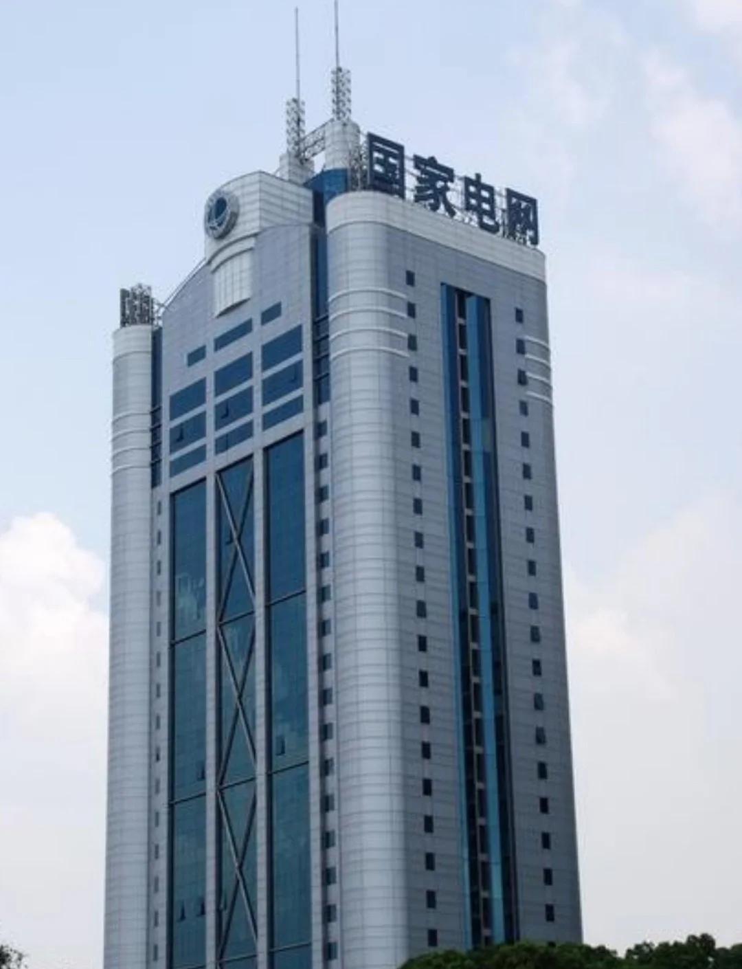 儿子今天入职上海电网，我想谈一下怎样入职电网。随着经济大环境不容乐观，大厂优化
