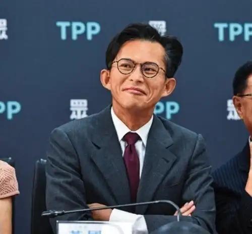 台“民众党主席”黄国昌发表声明，4月8日，针对郑丽文在南京中山陵拜谒孙中山先生时