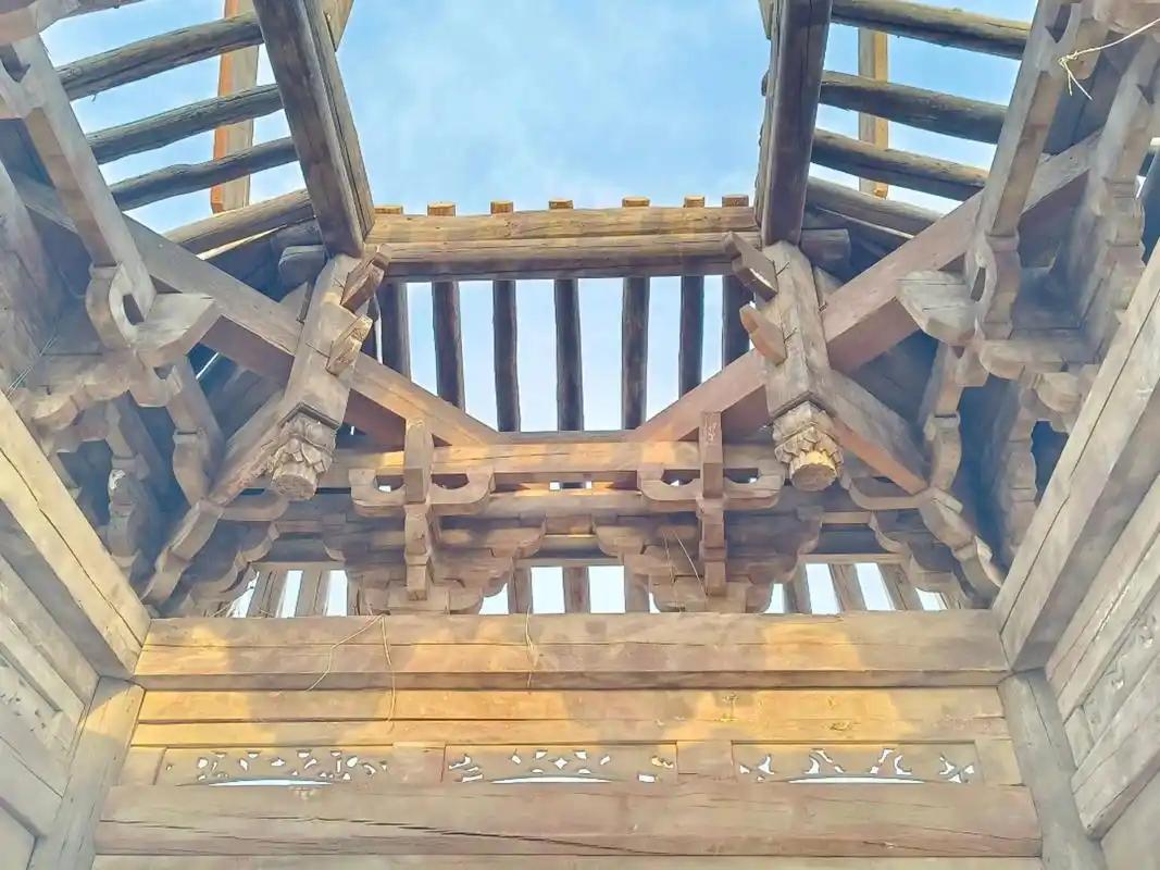 唐代建筑作为中国古代木构体系的成熟巅峰，不只停留在遗址与史料里，其核心设计逻辑、
