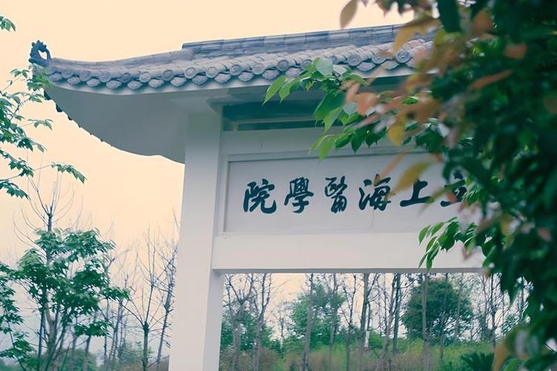 左宗棠死后只留下两万五千两白银，李鸿章据说留下了数百万金。两家后人，走出了截