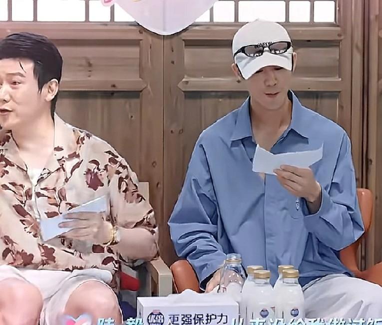 陆毅：“鲍蕾不会做饭，和我结婚30年从来没给我做过饭，连方便面都不会煮。”鲍蕾：