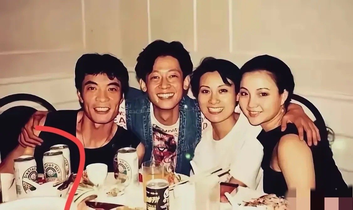 天呐，80年代他们就喝上这个啤酒了？​​​