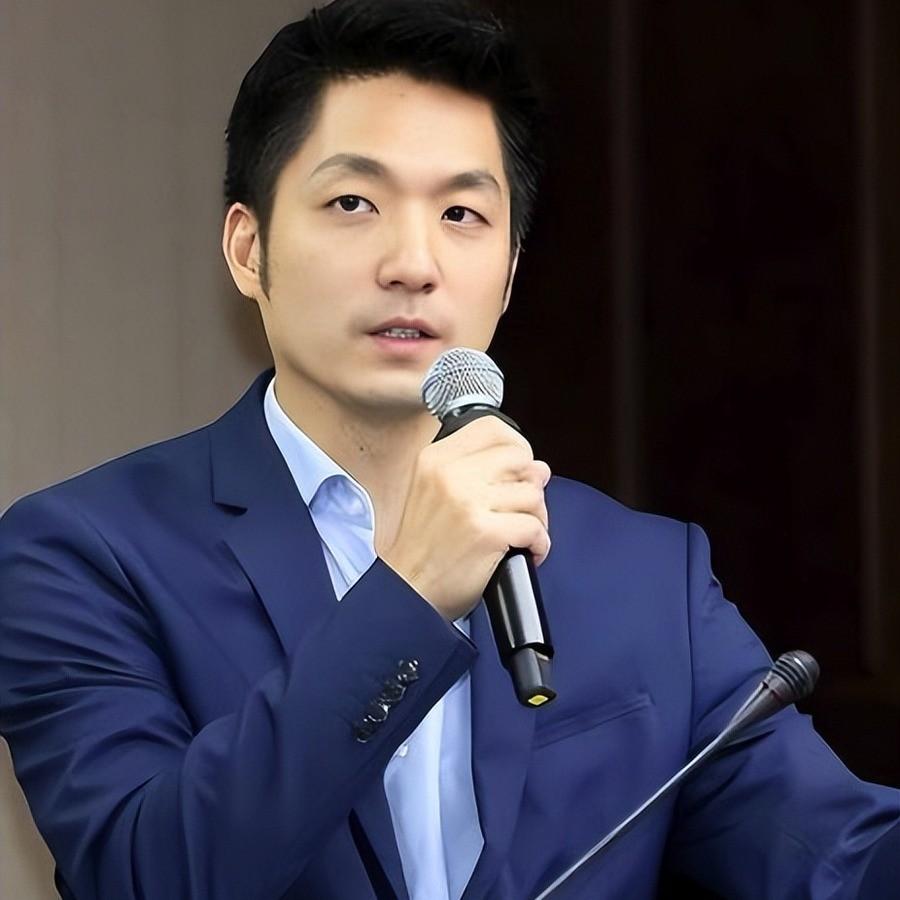 全面拒绝！蒋万安学蔡康永，立场明确了！10月9日，蒋万安接受资深媒体人唐