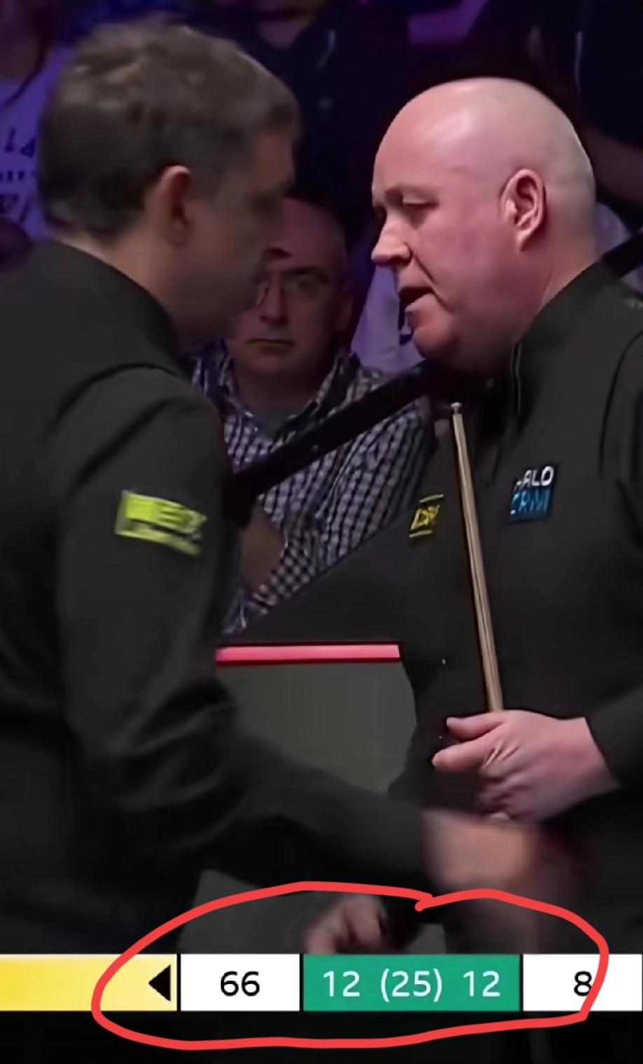 斯诺克世锦赛上令人唏嘘的一幕！这是发生在昨晚16进8奥沙利文和希金斯的比赛中，