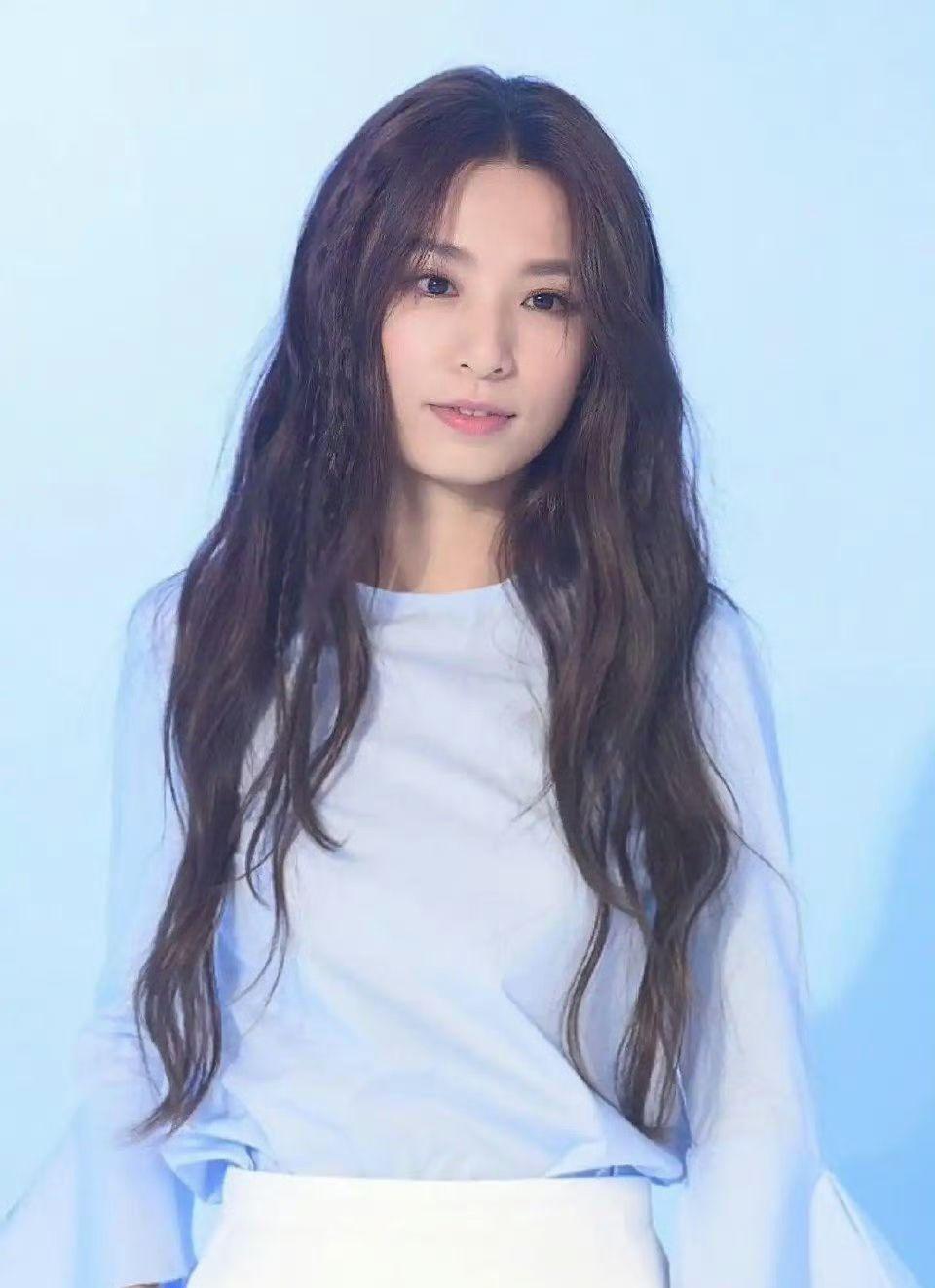 《浪姐》的邀请函，多少人抢破头。田馥甄看了一眼，说算了。她不是没那个本事。唱