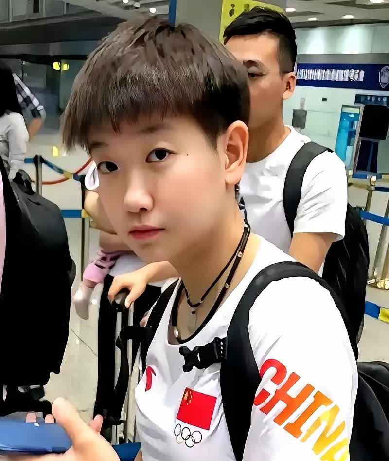 现在全网最遗憾的姑娘应该就是孙颖莎了吧这姑娘平时低调得让人心疼赢了球从