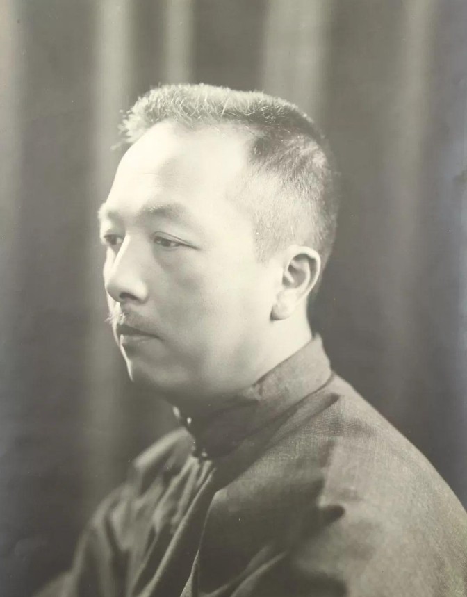 1916年，朱惠为刘半农生了个女儿。第一次做爸爸，刘半农抱着孩子爱不释手。然而，