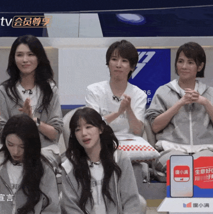 谢楠终于火出圈了不是她在浪姐舞台有多惊艳，而是她的表情想藏也藏不住。浪姐舞台上，