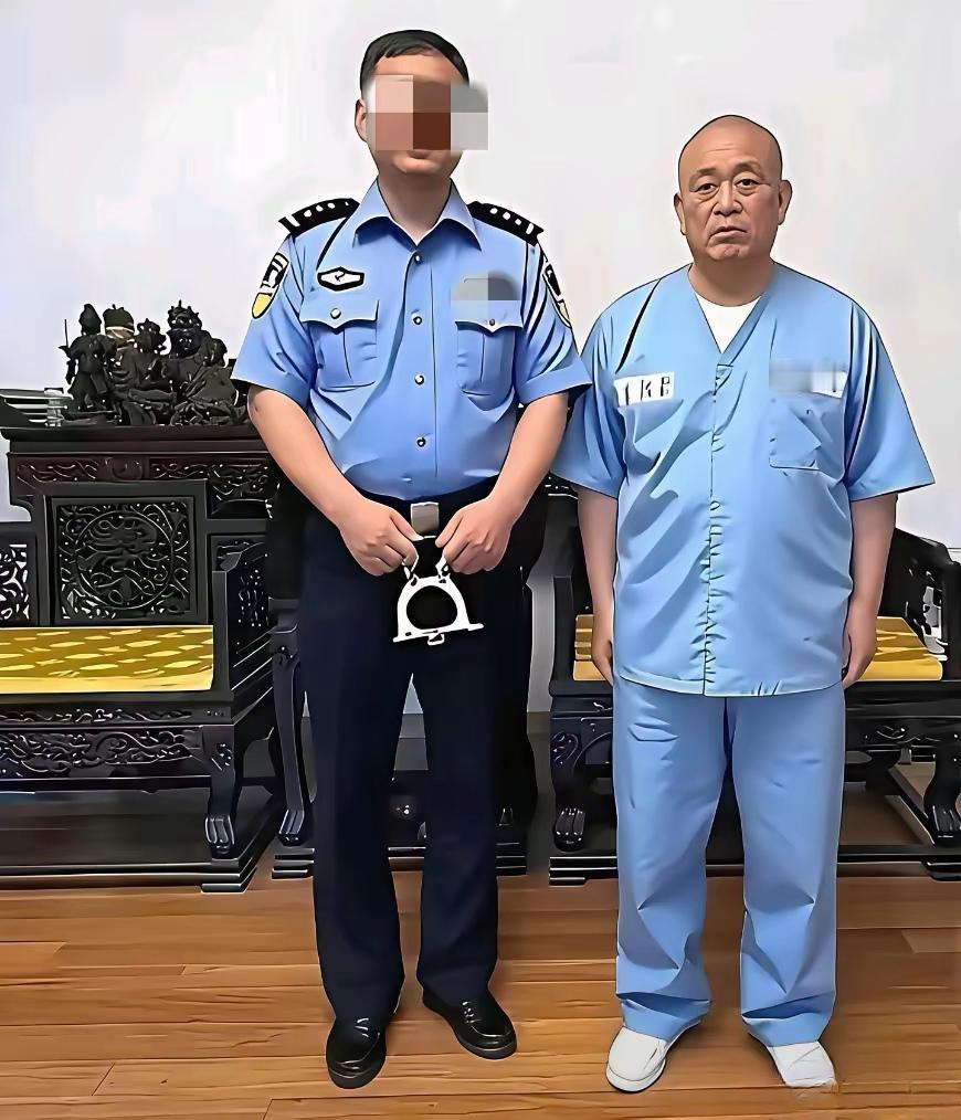 最大头目释永信，寺庙商业化完成，进入监狱。我不入监狱谁入监狱？剃头环节省了，希