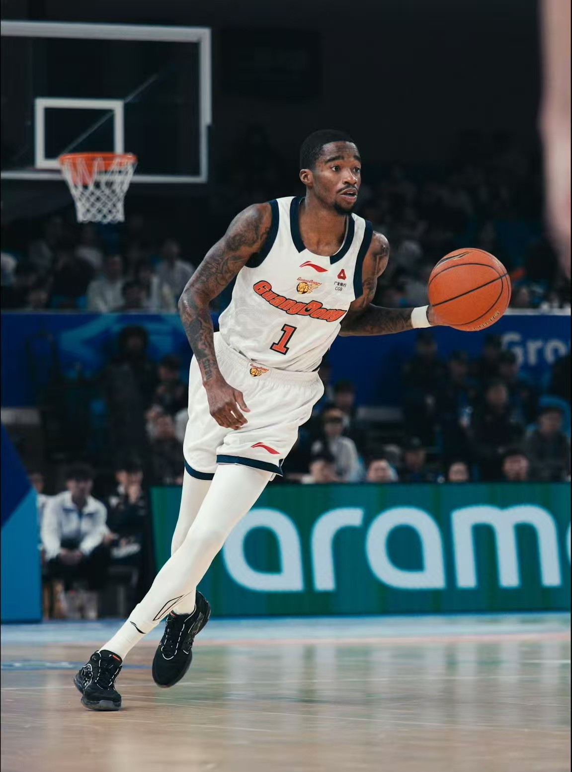 广东首次轻松大胜，萨林杰25+13，奎因伤势无碍，胡明轩手感糟糕