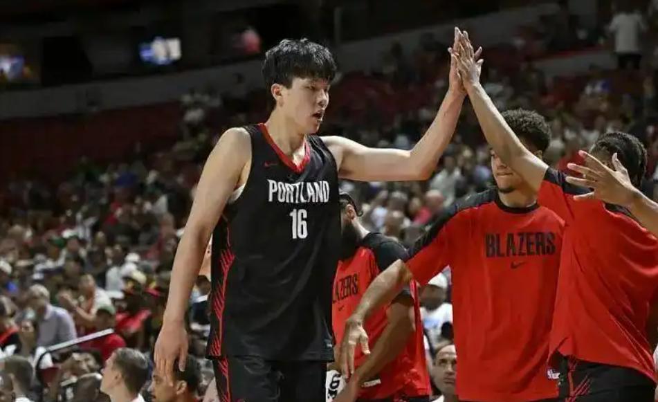 杨瀚森NBA首秀，这场比赛诞生了3大不可思议1、杨瀚森首秀炸场，23分钟砍下1