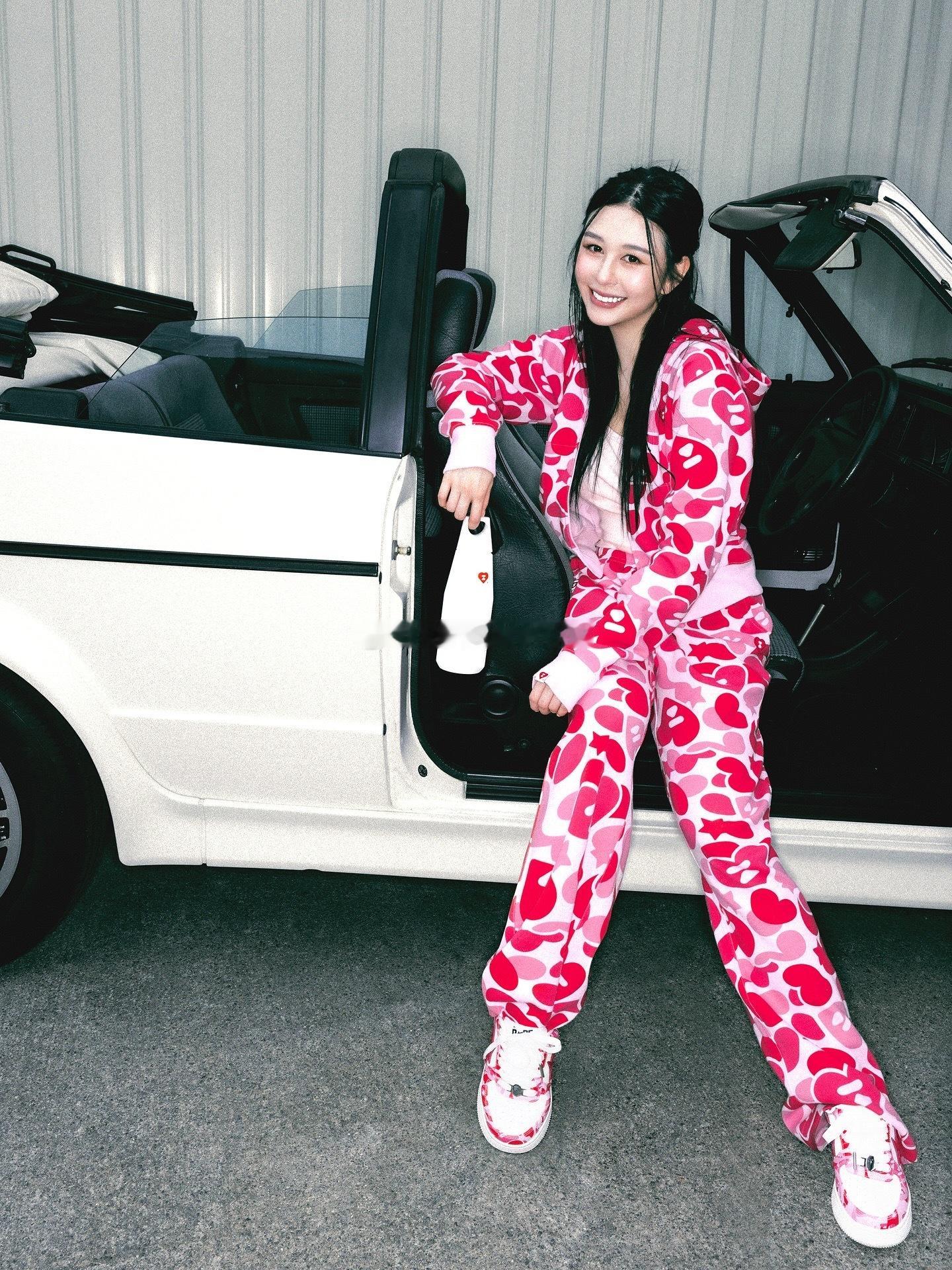 邱淑贞女儿沈月沈日为APEE拍摄宣传照​​​
