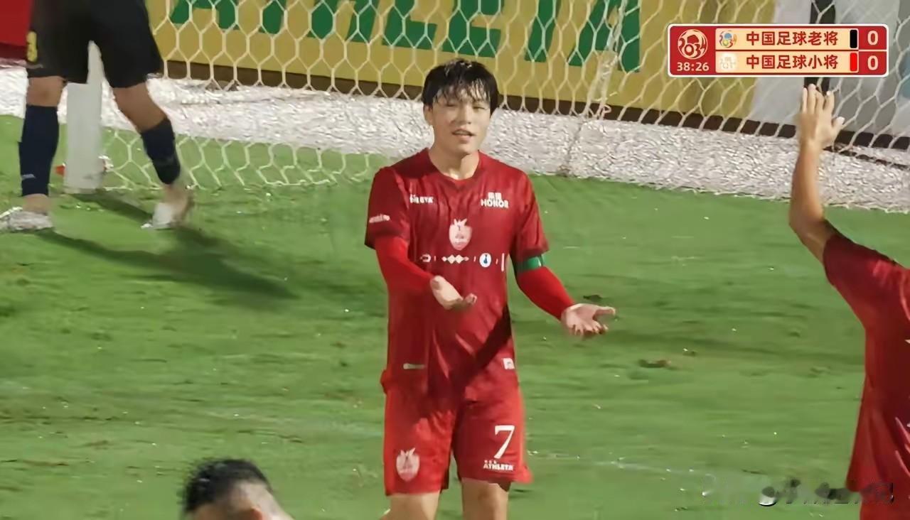 谁能想到中国足球小将常规时间被中国足球老将踢成1:1，这比赛真的太有看点了！老将