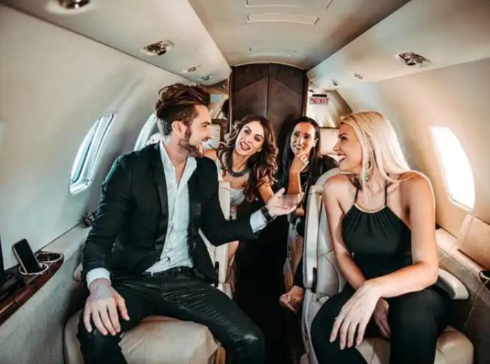 “牢A”的言论为啥会让有钱人破防？其实，牢A刺穿的不仅是“西方滤镜”，更是中国社