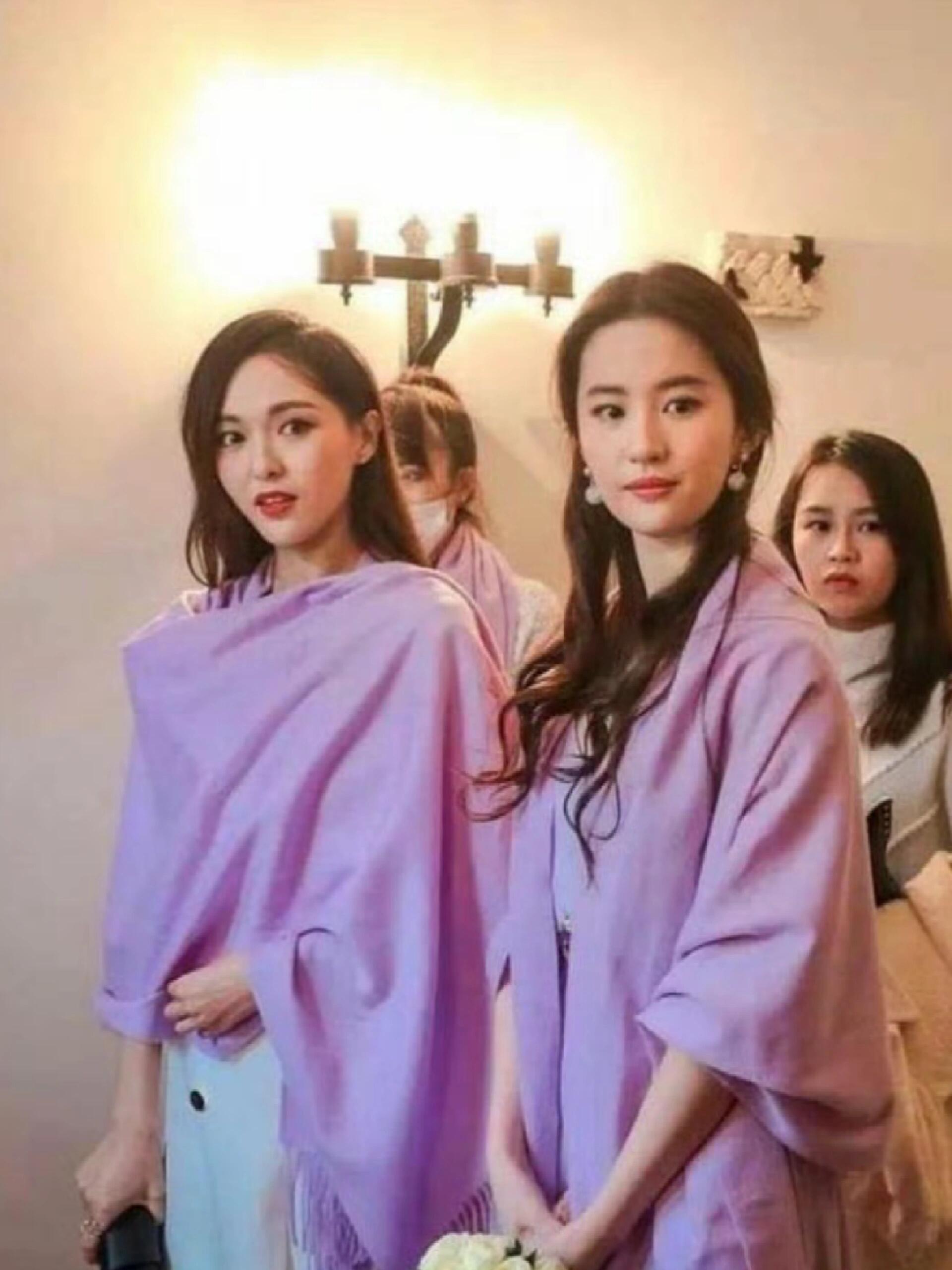 刘亦菲第一次当伴娘​​​