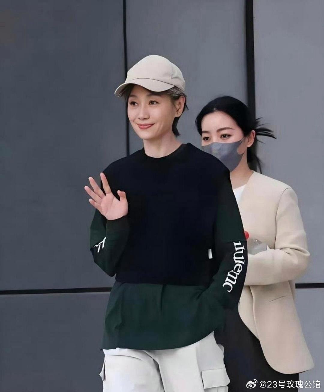 许仙成精了，63岁的叶童这状态绝了，这穿衣打扮神态举止，说是23都有人信