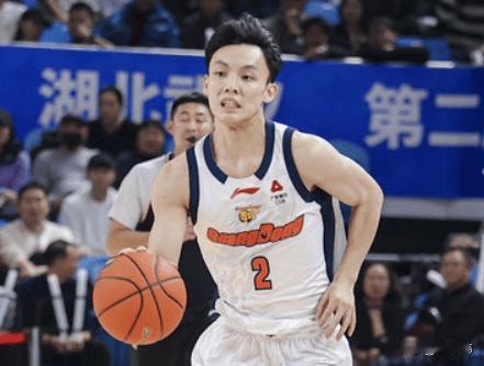 赢得队友的肯定！奎因谈徐杰：“徐杰给人的感觉，就是很稳定。”“那是让人安