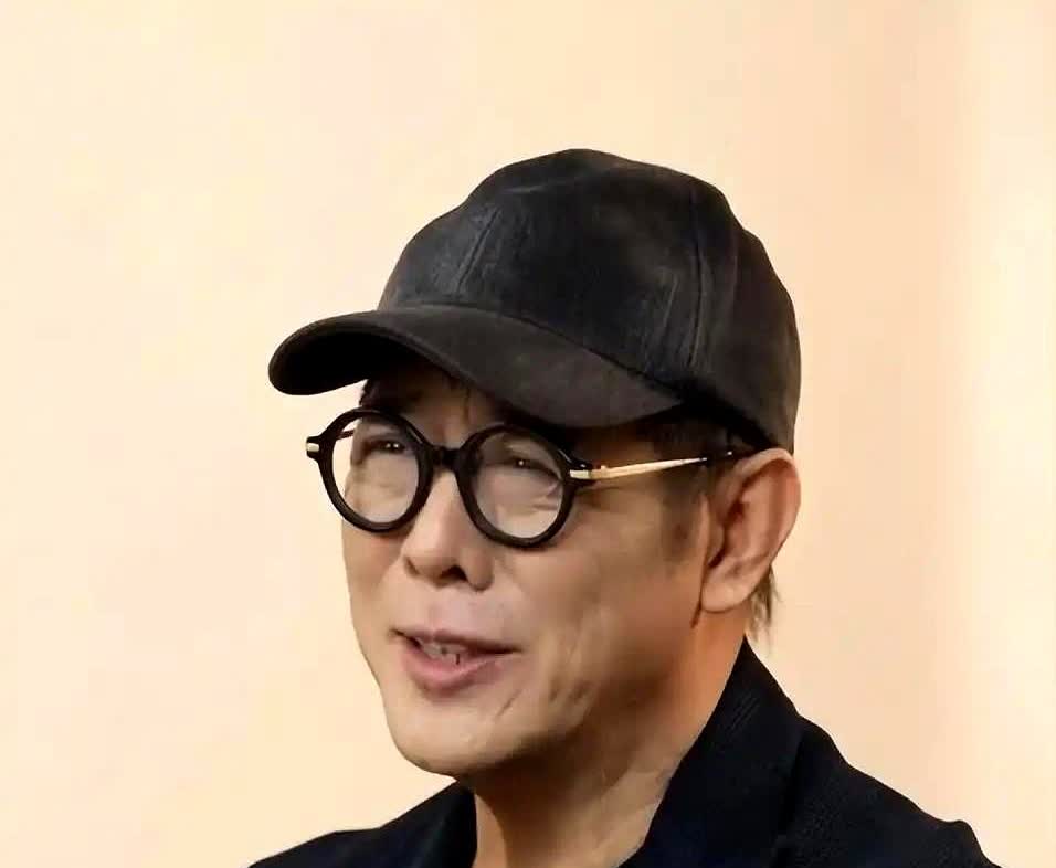 巨星也不容易，李连杰自曝求人办事难，不是“装孙子”而是真孙子。说到这份儿