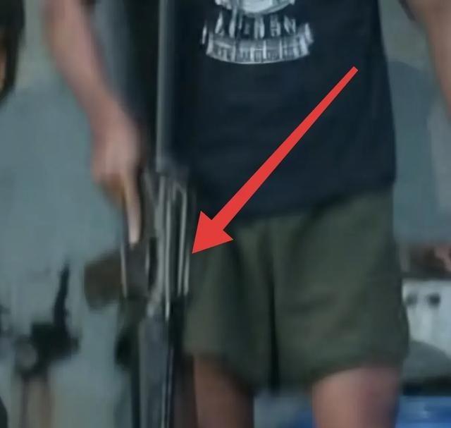 难道菲律宾不知道当初越南首先开第一枪的下场了?竟然先掏出了枪,指向了我们的海警?