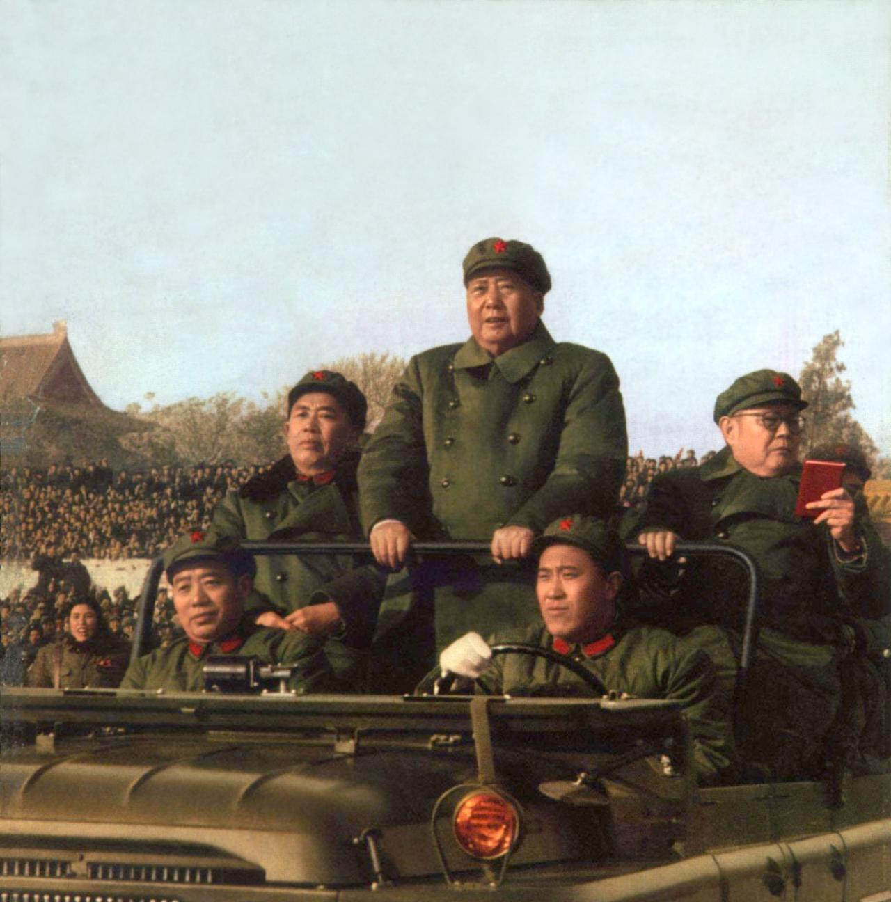 1971年8月28日毛主席对丁盛、韦国清说：叶剑英在关键时刻有功劳，你们应当尊重