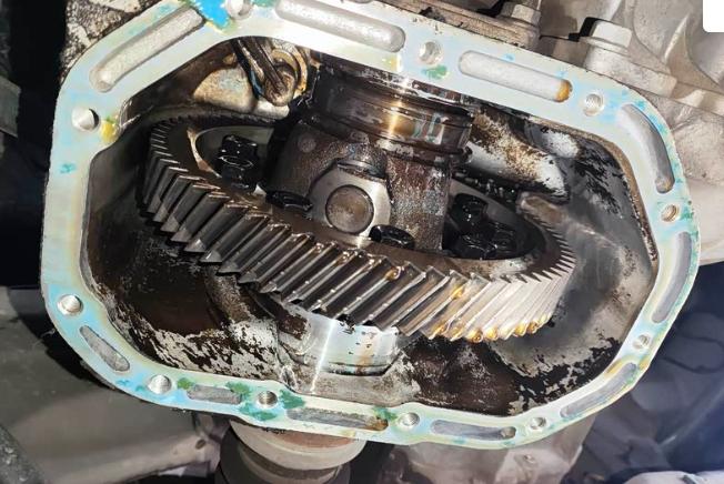 今天我就决定给我的别克英朗手动挡更换一下变速箱油。这一次就决定自己去动手搞定，全