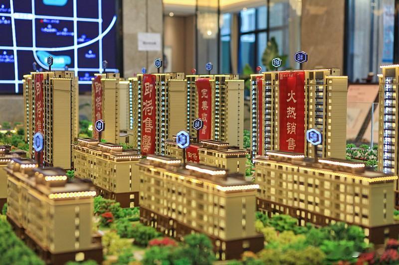 郑州楼市：截至9月24日，多个板块房价出现下调：郑东新区从2万降到1.9万，每