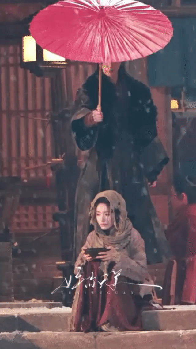 张凌赫把林允脏脏包捡回家下雪天就该看这种甜剧！张凌赫捡林允回家的画面太治愈，萧