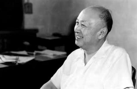 1976年毛主席逝世，钱学森伤心到极点，跪在伟人灵前哭了整整3天3夜。他含泪说道
