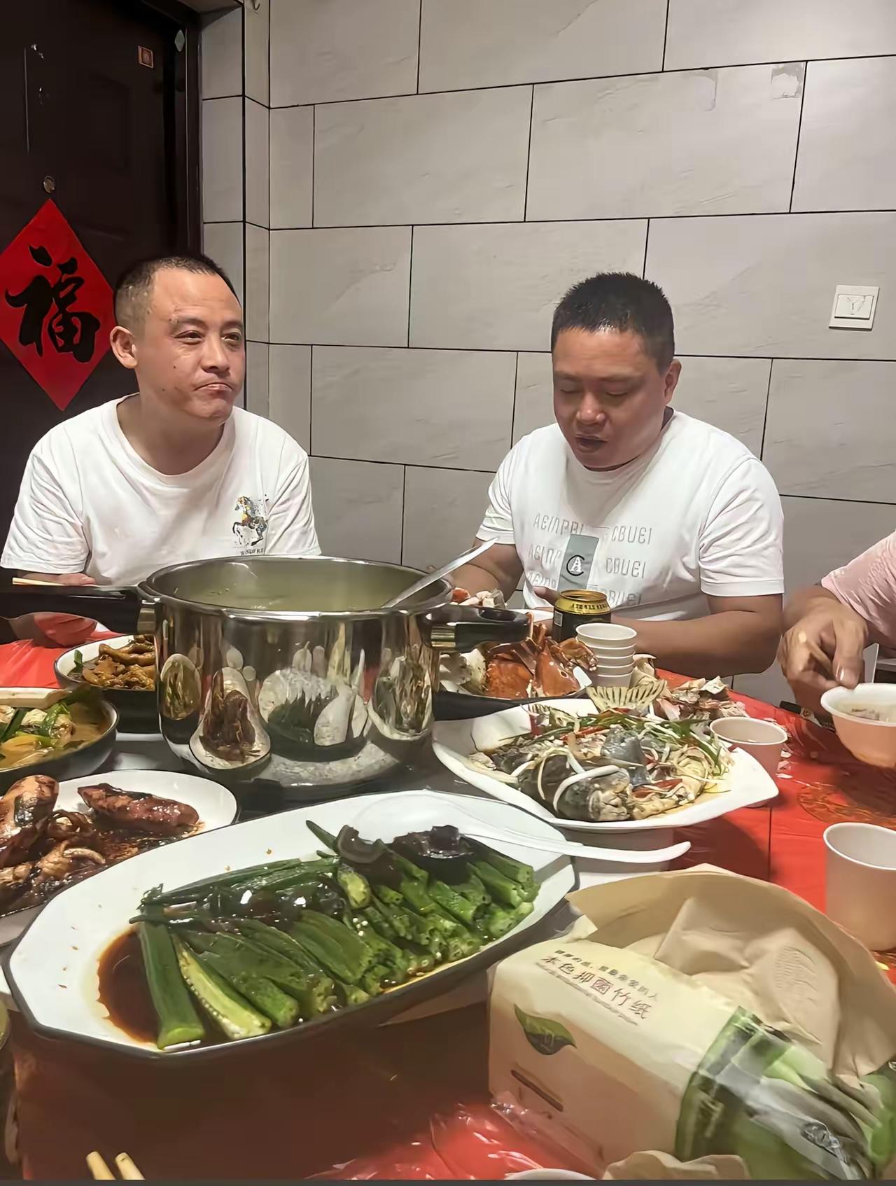 表哥来我家吃饭他问我存款有没有八十万，我说没有。他又问有没有六十万，我说没有，