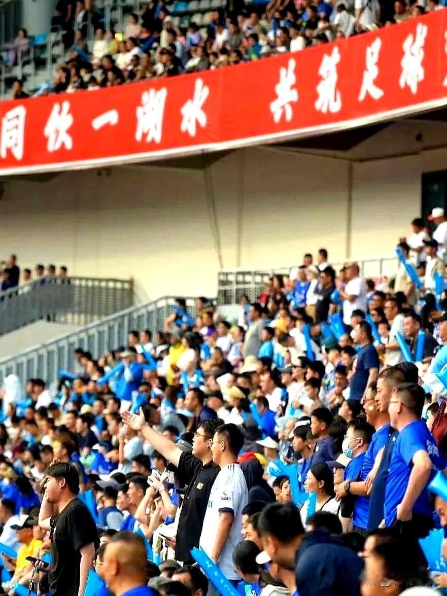 文章标题：别的联赛砸钱买大牌文章内容：你们发现没，苏超联赛有一个弱点，