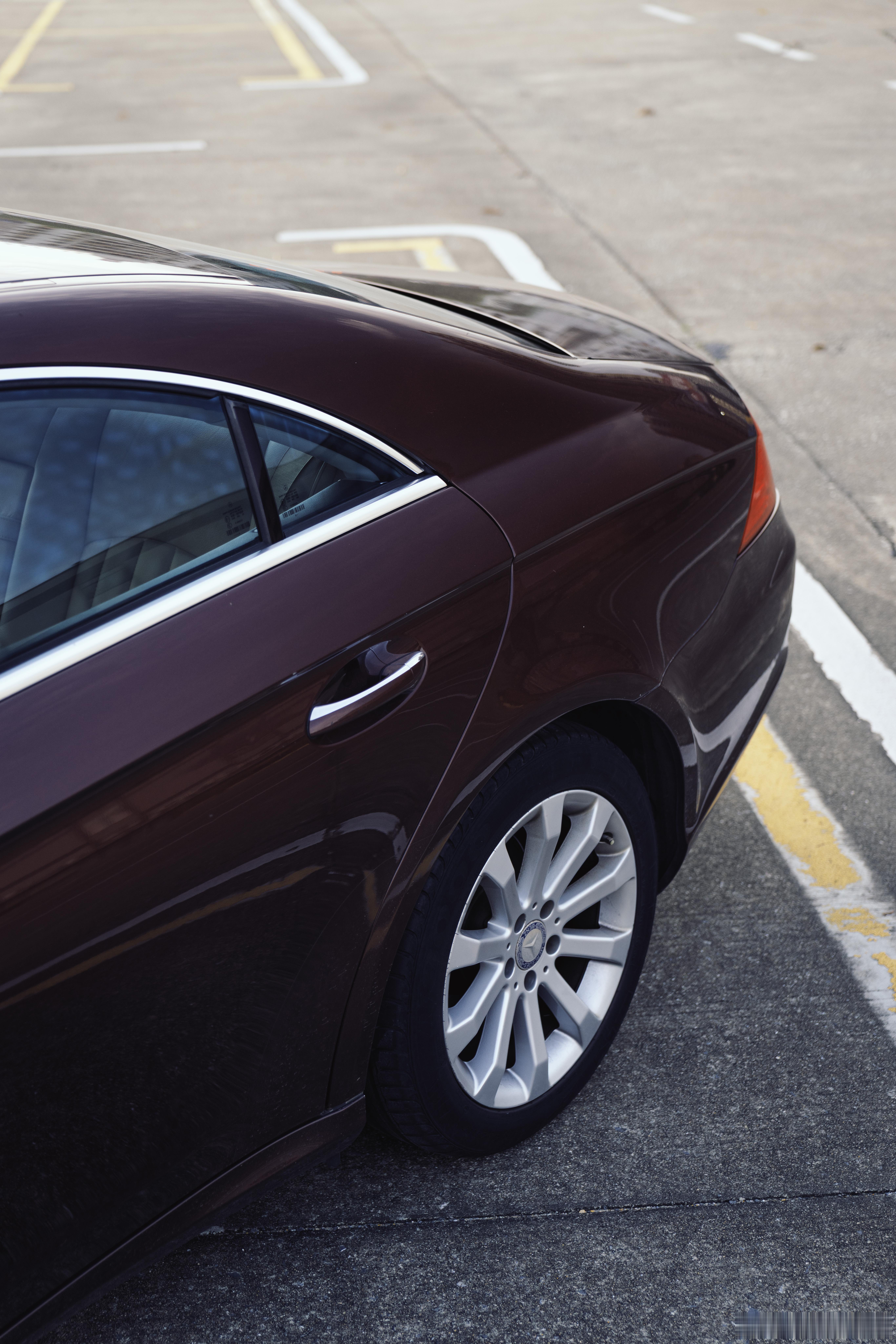 2011MercedesC219CLS300油润的意大利游艇我盯着今天为这辆CLS拍摄的照片看了半天