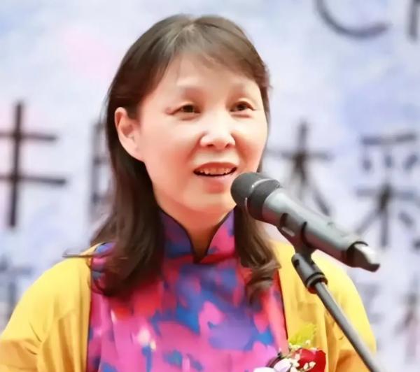 杜建英自己都没发现！她开口就爱说“我觉得”杜建英说话确实喜欢用