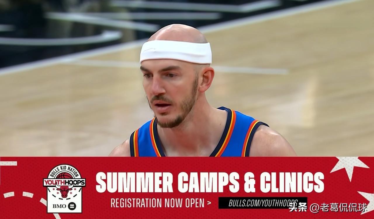 雷霆大将卡鲁索真是太懂事了！在今天雷霆客场以116：108力克公牛的比赛中，卡鲁