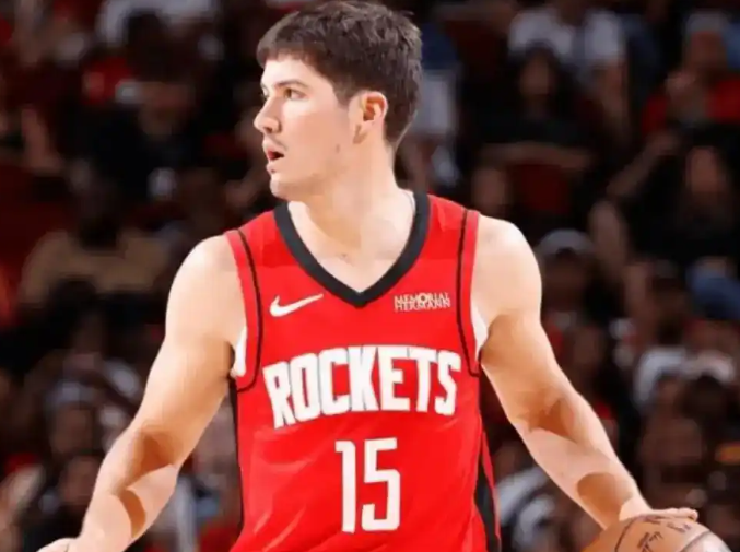 库里的球探报告里的弱点谢泼德全有，库里身材偏瘦，横移慢，防守有漏洞，挡拆突破弱，