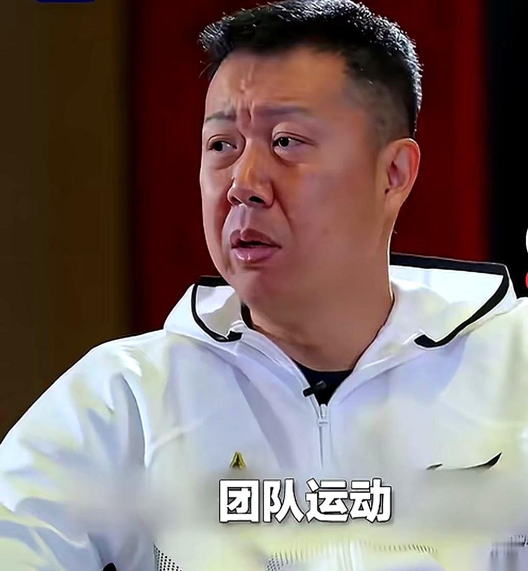 王治郅最近的一段话，直接把现在某些年轻球员的底子给交了。场边喝口水的功夫，眼睛