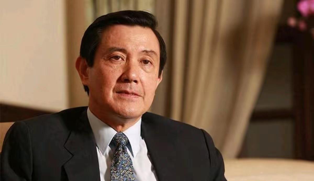 马英九终于做出了一个正确的决定！就在今天，马英九公开发话了。他盯着基金会里那