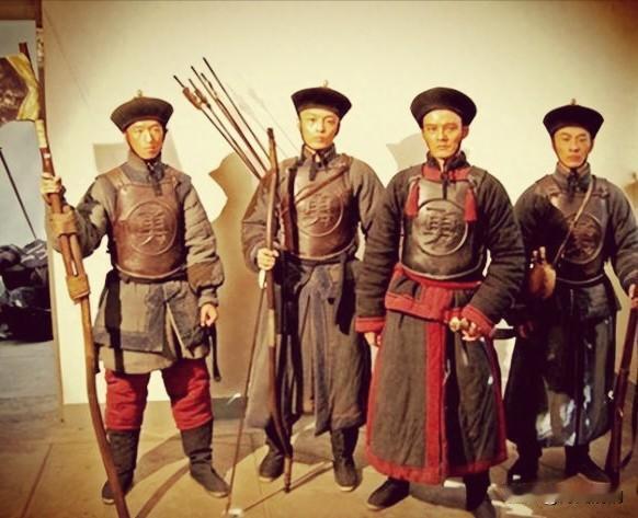 清朝的大内侍卫——皇帝身边最近的一圈人。他们一般出自八旗子弟，是旗人中的精挑细选