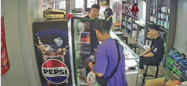 #店主与孤独症男孩的饮料约定好暖心#【“孤独症”男孩连日进店拿了饮料就跑，店主不