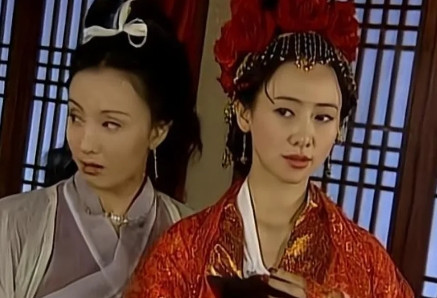 2005年，发现丈夫不忠后，翁虹飞去美国质问老公，可婆婆把她扫地出门：滚出我们