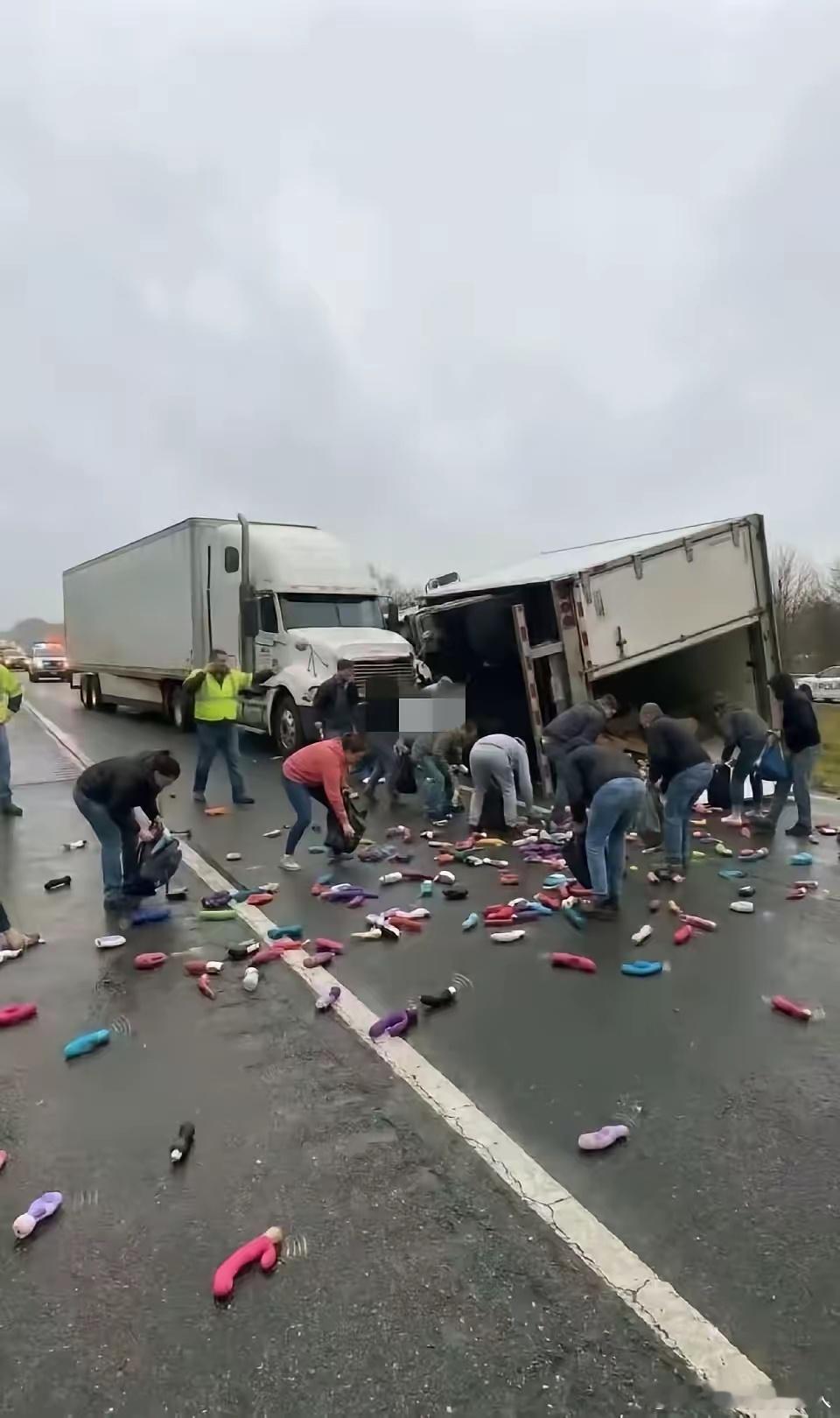 谁认识地上这玩意儿呀？值钱不？