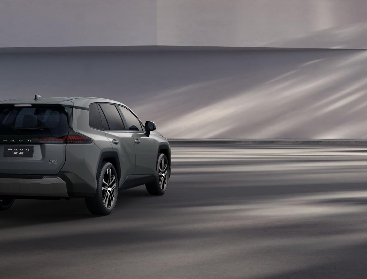 丰田这是把中国消费者研究透了！1.要体面——有丰田凯美瑞，2.要舒适——有丰