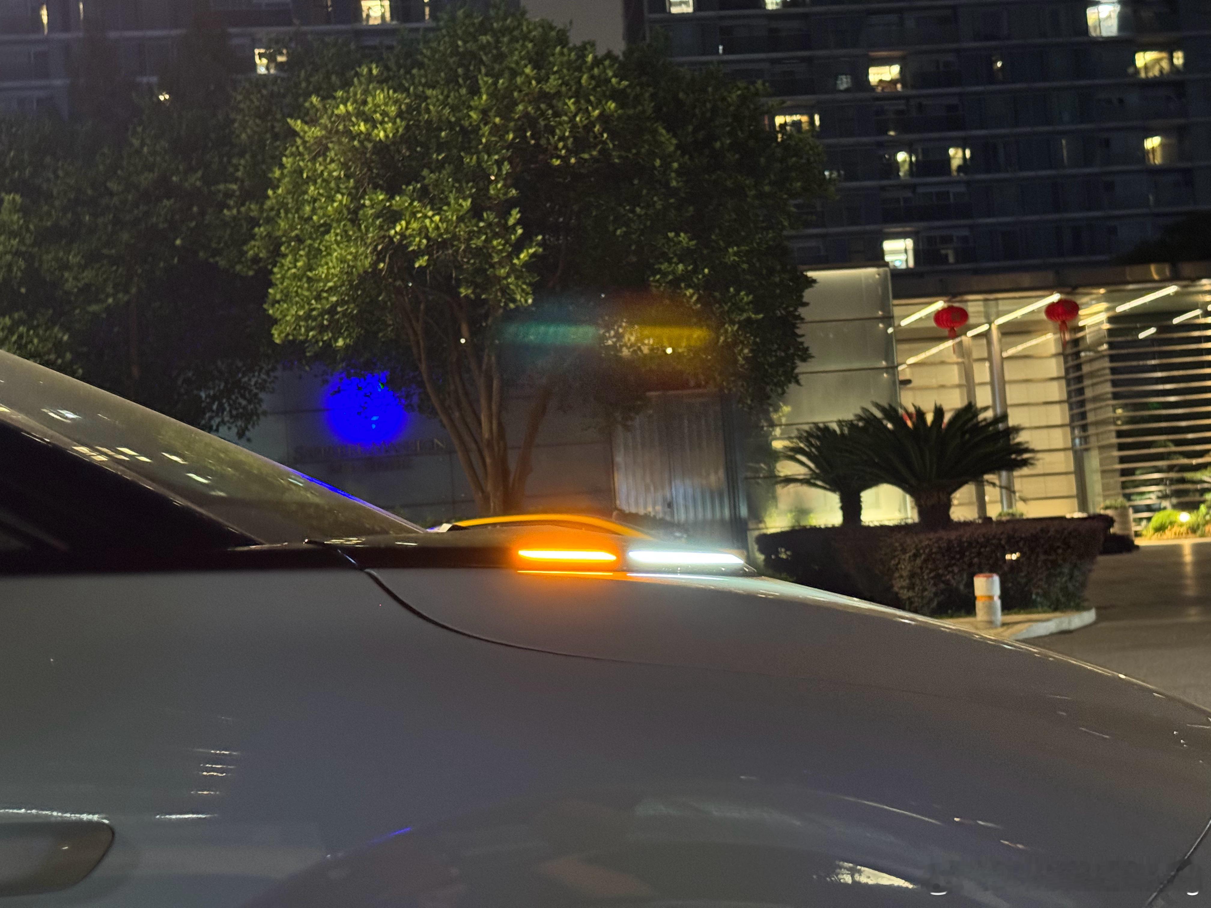 给大家道个歉这台i6啥都选配了除了没有选四驱[doge]我看到21寸轮毂默认了四驱版