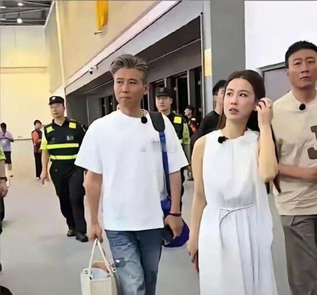 好家伙，这居然是黄圣依，模样变化真的好大，让人差点认不出。​​​