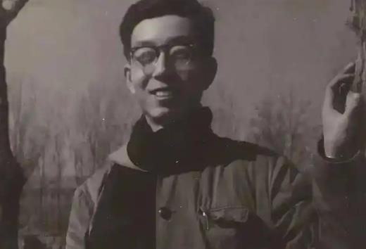 1983年，一位民工胡乱敲击饭盒的节奏被一个人无意间听到，谁曾想，就是这个敲饭盒